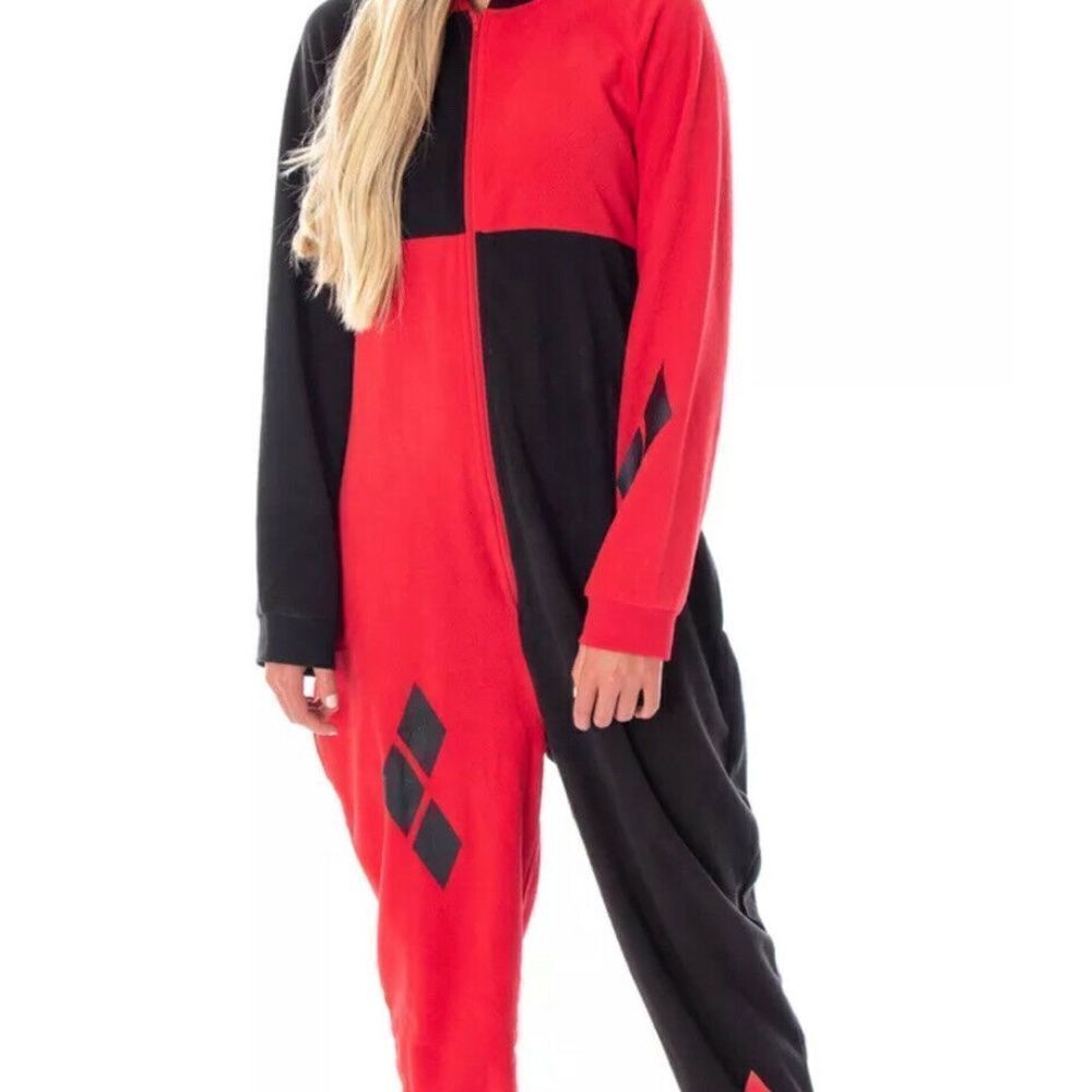 Suicide Squad Women's Red/Black Harley Quinn Halloween Costume Cosplay Size M/L